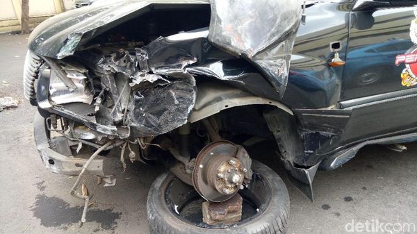 Intip Land Cruiser Marko Simic yang Protol Nabrak Mobil Polisi
