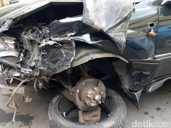 Intip Land Cruiser Marko Simic yang Protol Nabrak Mobil Polisi
