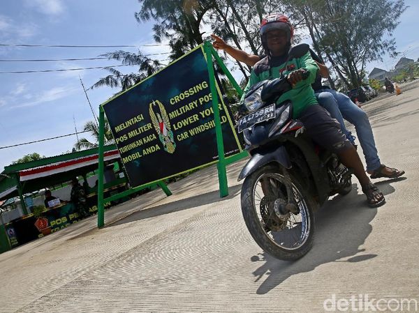 Jalan-jalan Naik Ojek Lintas Batas di PLBN Skouw