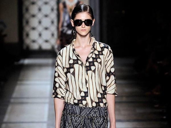 Foto: Keindahan Batik Eksis di Produk 5 Brand Internasional Ini