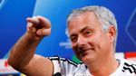 Senyum Cerah Jose Mourinho