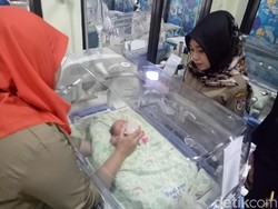 Pengungsi Gempa Palu Lahirkan Bayi Kembar 3