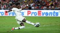 Timothy Weah, anak dari legenda sepakbola George Weah, menjadi salah satu talenta berbakat saat ini. Pemain kelahiran 22 Februari 2000 itu kini bermain untuk Paris Saint-Germain. Musim ini, ia sudah bermain tiga kali dan mencetak dua gol untuk Les Parisiens. (Foto: Suhaimi Abdullah/Getty Images for ICC)