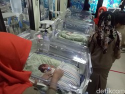 Wajah Lucu Bayi Kembar 3 Korban Gempa di Palu