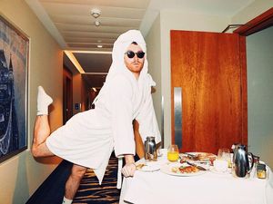 Iris Bawang hingga Ngemil Semangka, Ini Aksi Keren si Foodie Sam Smith