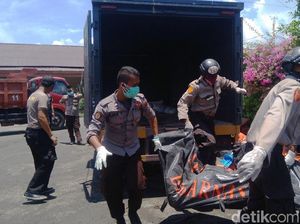Dokter Forensik Identifikasi Jenazah yang Penuhi RS Bhayangkara Palu Dokter Forensik Identifikasi Jenazah yang Penuhi RS Bhayangkara Palu