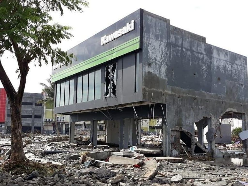 Baru Mau Diresmikan, Diler Kawasaki Palu Rusak Parah Baru Mau Diresmikan, Diler Kawasaki Palu Rusak Parah