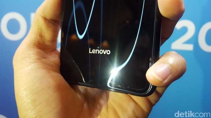 Ilustrasi ponsel Lenovo. Foto: Muhamad Imron Rosyadi/detikINET Ilustrasi ponsel Lenovo. Foto: Muhamad Imron Rosyadi/detikINET