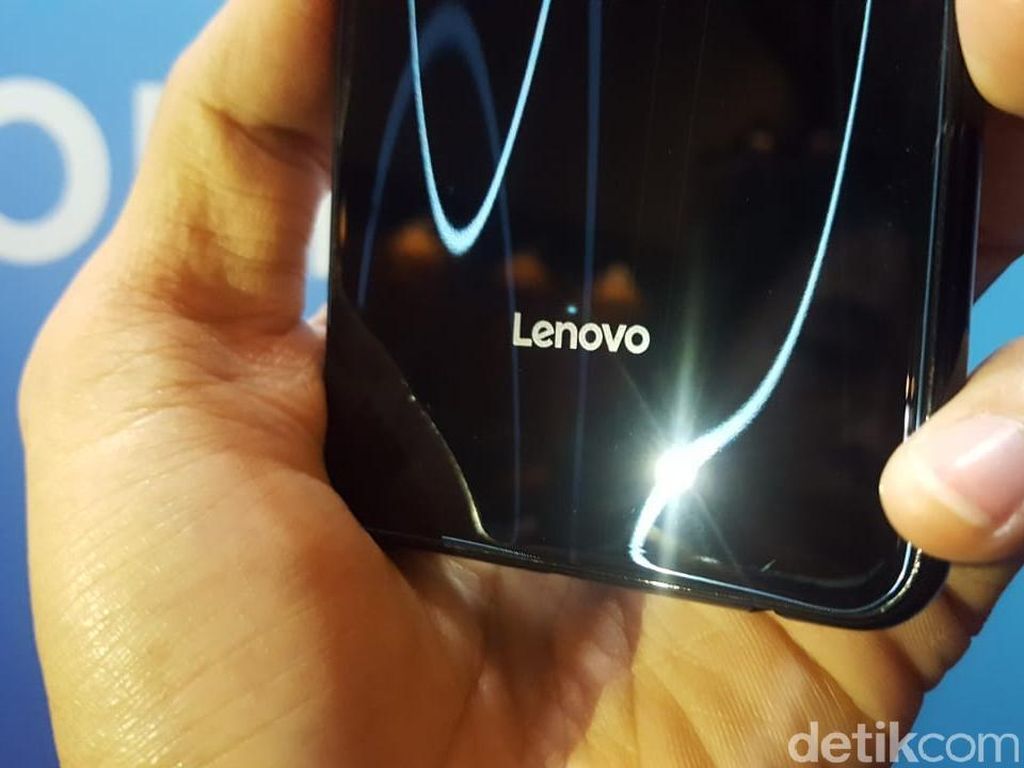 Lenovo Ikutan Garap Ponsel Layar Bolong Lenovo Ikutan Garap Ponsel Layar Bolong