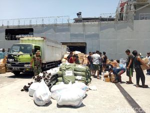 KRI Soeharso Juga Angkut 93 Tenaga Medis untuk Warga Palu