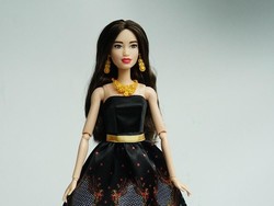 Hari Batik Nasional, Barbie Luncurkan Boneka Pakai Batik Iwan Tirta