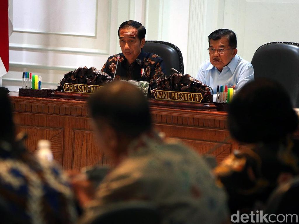 Jokowi Kumpulkan Menteri Bahas Kemacetan di Jabodetabek Jokowi Kumpulkan Menteri Bahas Kemacetan di Jabodetabek