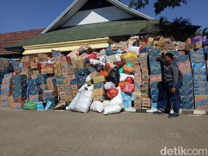 Kemen PPPA Soroti Bantuan Bencana: Anak-anak Makan Rendang, tapi Bentuk Mi Kemen PPPA Soroti Bantuan Bencana: Anak-anak Makan Rendang, tapi Bentuk Mi