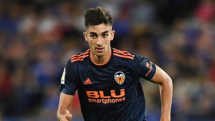 LEICESTER, ENGLAND - AUGUST 01:  Ferran Torres of Valencia in action during the pre-season friendly match between Leicester City and Valencia at The King Power Stadium on August 1, 2018 in Leicester, England.  (Photo by Clive Mason/Getty Images)