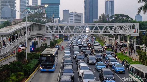 JPO Pengganti di Dukuh Atas Terus Dikerjakan