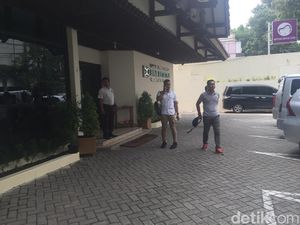 Video: Kasus Ratna Sarumpaet, Polisi Datangi RS Bina Estetika Video: Kasus Ratna Sarumpaet, Polisi Datangi RS Bina Estetika