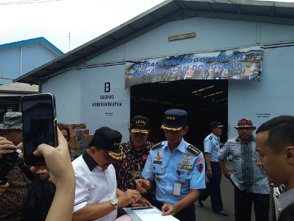 Akmil 1967 Sumbang Bantuan untuk Korban Gempa Sulteng Akmil 1967 Sumbang Bantuan untuk Korban Gempa Sulteng