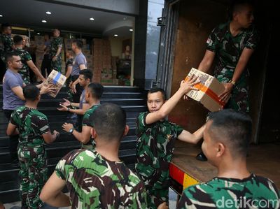 15 Truk Makanan Dikirimkan untuk Korban Gempa Palu
