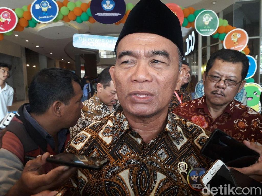 Viral Siswa Teriak Ganti Presiden, Mendikbud: Kurang Ajar yang Ajak! Viral Siswa Teriak Ganti Presiden, Mendikbud: Kurang Ajar yang Ajak!