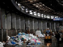 Pasar Tsukiji Mulai Dihancurkan