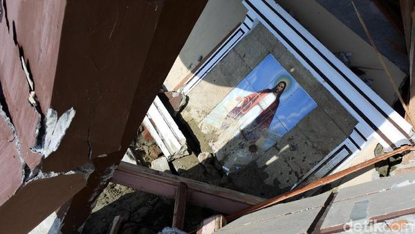 Gereja Padmos di Sigi Bergeser 3 Km Akibat Gempa