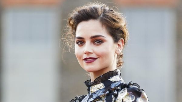 Sosok Artis Cantik Inggris yang Bikin Pangeran Harry Salah Tingkah