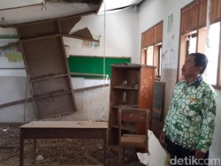 Kelas Nyaris Ambruk, Siswa SDN di Probolinggo Pindah Belajar di Musala