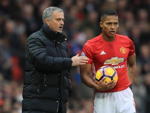 Valencia Nge-Like Postingan Anti-Mourinho, Lalu Minta Maaf