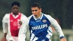 Bintang Sepakbola 1990-an: Memori Gocekan Ronaldo dan Rambut Beckham