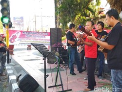 Keroncong Play for Palu-Donggala Tarik Perhatian Warga Kota Blitar