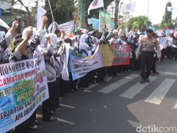 Ratusan Pegawai Honorer di Jombang Tolak Rekrutmen PNS Umum