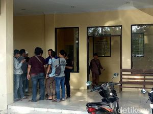 Rebutan Penumpang, Sopir Taksi Online dan Konvensional Adu Jotos