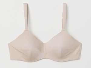 Ingin Besarkan Payudara Secara Instan? Jangan Tiru Perempuan Ini