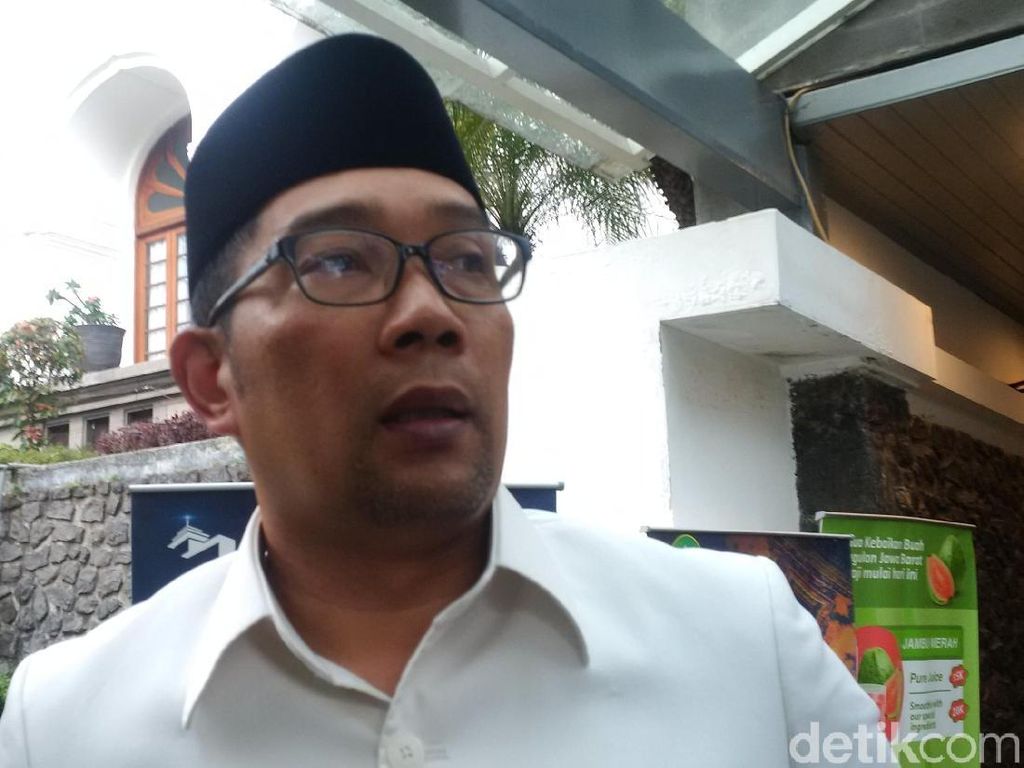Ridwan Kamil Segera Evakuasi 62 Orang Warga Jabar di Palu Ridwan Kamil Segera Evakuasi 62 Orang Warga Jabar di Palu