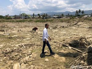 Wanita Korsel Nangis di Depan Jokowi, Minta Bantuan Cari Keluarga