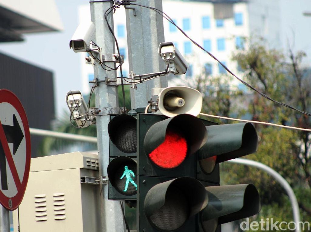 Polisi Sebut Kamera E-TLE Efektif Pelototi Pelanggar Ganjil Genap Polisi Sebut Kamera E-TLE Efektif Pelototi Pelanggar Ganjil Genap