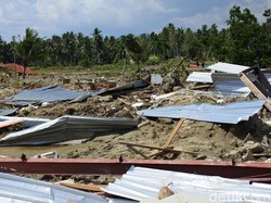 Kisah Pengungsi Buka Paksa Minimarket demi Dapatkan Makanan