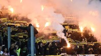 Meski menjalani laga away, fans young Boys tetap memberikan dukungan penuh untuk tim kesayangannya (REUTERS/Massimo Pinca)