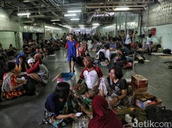 Pengungsi Palu Mulai Tinggalkan Makassar