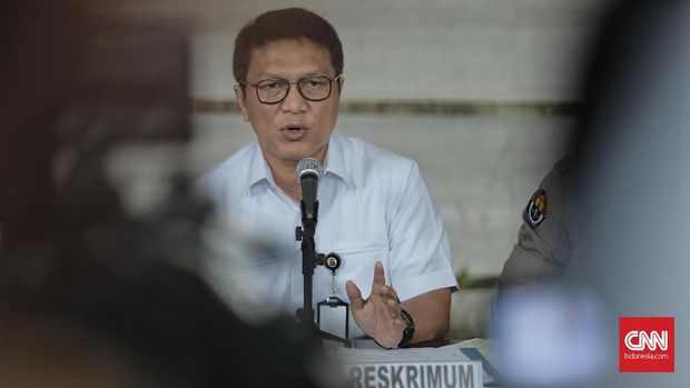 Dirkrimum Polda Metro Jaya Kombes Pol Nico Alfinta memberikan keterangan kepada media terkait  kasus penganiayaan Ratna Sarumpaet di Polda Metro Jaya, Jakarta (3/10).