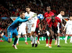 Selain penyelesaian akhir MU yang buruk, Neto selaku kiper Valencia juga tampil oke dengan empat penyelamatan. (Foto: Clive Brunskill/Getty Images)