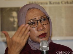Pengakuan dan Pembelaan Ratna Sarumpaet Saat Ditangkap karena Hoax Pengakuan dan Pembelaan Ratna Sarumpaet Saat Ditangkap karena Hoax