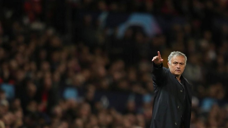 Sarri: Mourinho Layak Dapatkan Respek Lebih Besar Sarri: Mourinho Layak Dapatkan Respek Lebih Besar