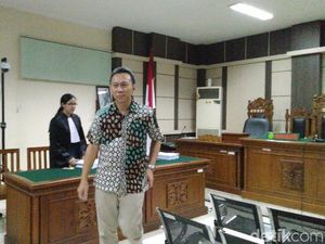 Bupati Kebumen Nonaktif Dituntut 5 Tahun Bui dan Hak Politik Dihapus Bupati Kebumen Nonaktif Dituntut 5 Tahun Bui dan Hak Politik Dihapus