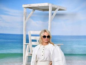 Pesepakbola Adil Rami Bantah Tudingan Selingkuh dari Pamela Anderson Pesepakbola Adil Rami Bantah Tudingan Selingkuh dari Pamela Anderson