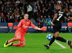 Kylian Mbappe ikut mencetak gol. Ia mencetak gol keliam PSG di babak kedua. REUTERS/Gonzalo Fuentes.