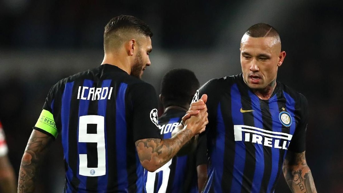 Radja Nainggola dan Mauro Icardi jadi penyumbang gol untuk Inter di laga melawan PSV. (Foto: Dean Mouhtaropoulos/Getty Images)