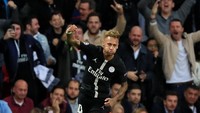Neymar mencetak tiga gol dalam laga ini. REUTERS/Gonzalo Fuentes.