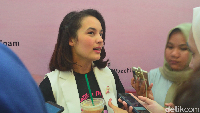 Si Cantik Chelsea Islan yang Tak Bosan Ingatkan Bahaya Kanker Payudara