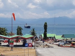 Kapal Tanker Angkut Premium Merapat di Donggala